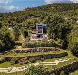 4 Bedroom Villa with Salt Water Pool, Private mini golf course and Rooftop Terrace near Opatija, Sleeps 8